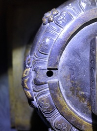 Un grand mod&egrave;le d'un stupa en bronze dor&eacute; et incrust&eacute;, Tibet, 18&egrave;me