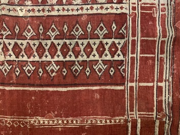 Een ceremonieel patola doek voor de Indonesische markt met VOC-stempel, Gujarat, India, 17e eeuw