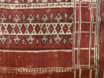 Un sari rituel en ikat patola pour l'Indon&eacute;sie aux tampons de la Compagnie des Indes, Gujarat, Inde, 17&egrave;me