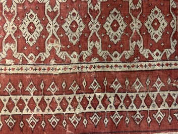 Un sari rituel en ikat patola pour l'Indon&eacute;sie aux tampons de la Compagnie des Indes, Gujarat, Inde, 17&egrave;me