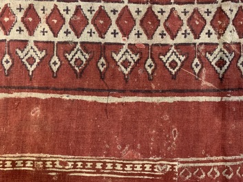 Un sari rituel en ikat patola pour l'Indon&eacute;sie aux tampons de la Compagnie des Indes, Gujarat, Inde, 17&egrave;me