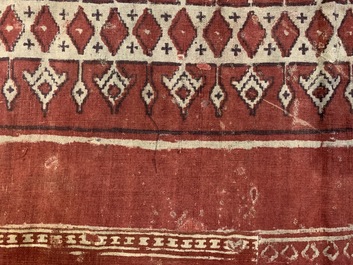 Een ceremonieel patola doek voor de Indonesische markt met VOC-stempel, Gujarat, India, 17e eeuw