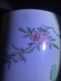 Un pot &agrave; pinceaux en porcelaine de Chine famille verte, Kangxi