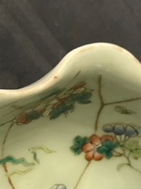Six bols en porcelaine de Chine c&eacute;ladon et une paire de bols sur supports pour le march&eacute; Peranakan ou Straits, 19&egrave;me