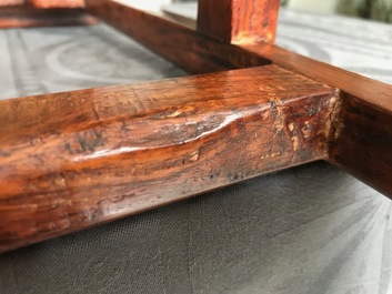 Une paire de chaises chinoises en bois huanghuali, R&eacute;publique, 20&egrave;me