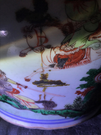 Un vase en porcelaine de Chine famille verte et un pot dit 'de Swatow', &eacute;poque Transition et 19&egrave;me