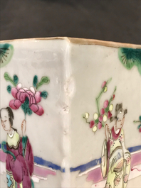 Een paar Chinese famille rose jardini&egrave;res en een paar celadon kommen, 19e eeuw