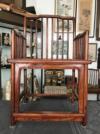 Une paire de chaises chinoises en bois huanghuali, R&eacute;publique, 20&egrave;me