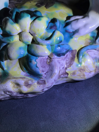 Une grande terrine en fa&iuml;ence de Bruxelles &agrave; d&eacute;cor d'un lion combattant un chien, 1&egrave;re moiti&eacute; du 18&egrave;me