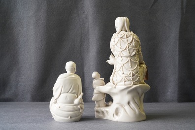 Deux figures d'un Luohan et de Guanyin au servant en porcelaine blanc de Chine de Dehua, 19&egrave;me