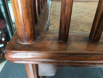 Une paire de chaises chinoises en bois huanghuali, R&eacute;publique, 20&egrave;me