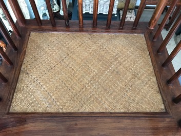 Une paire de chaises chinoises en bois huanghuali, R&eacute;publique, 20&egrave;me