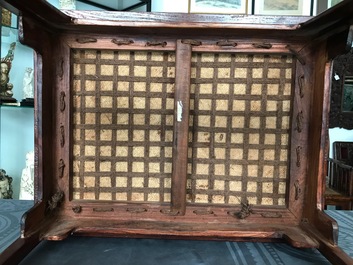 Une paire de chaises chinoises en bois huanghuali, R&eacute;publique, 20&egrave;me