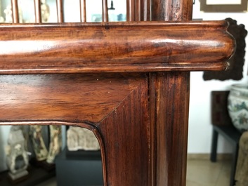 Une paire de chaises chinoises en bois huanghuali, R&eacute;publique, 20&egrave;me