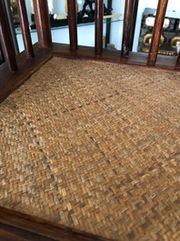 Une paire de chaises chinoises en bois huanghuali, R&eacute;publique, 20&egrave;me