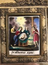 Een groot Russisch verzilverd koperen icoon met porseleinen plaquettes, 19e eeuw