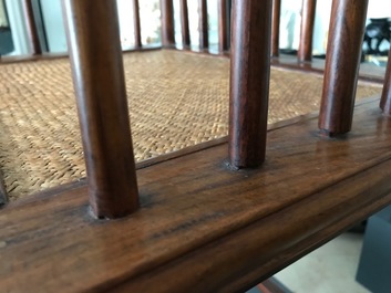 Une paire de chaises chinoises en bois huanghuali, R&eacute;publique, 20&egrave;me