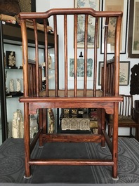 Une paire de chaises chinoises en bois huanghuali, R&eacute;publique, 20&egrave;me