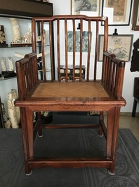 Une paire de chaises chinoises en bois huanghuali, R&eacute;publique, 20&egrave;me