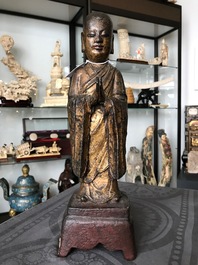 Deux figures en bronze dor&eacute; et laqu&eacute; figurant Mahakasyapa et Bouddha Shakyamuni, Chine, Ming et apr&egrave;s