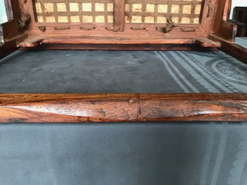 Une paire de chaises chinoises en bois huanghuali, R&eacute;publique, 20&egrave;me