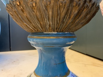Une grande paire de verseuses et une jardini&egrave;re en porcelaine de S&egrave;vres aux montures en bronze dor&eacute;, France, 19&egrave;me