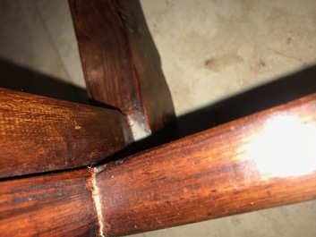 Une paire de chaises chinoises en bois huanghuali, R&eacute;publique, 20&egrave;me