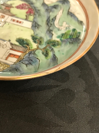 Drie fijne stukken in Chinees famille rose porselein, 19e eeuw