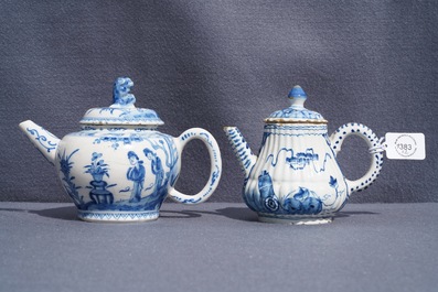 Deux th&eacute;i&egrave;res en fa&iuml;ence de Delft bleu et blanc &agrave; d&eacute;cor de chinoiserie, 18&egrave;me