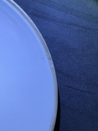 Un bol couvert sur piedouche et une jardini&egrave;re en porcelaine de Chine qianjiang cai, 19/20&egrave;me