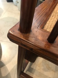 Une paire de chaises chinoises en bois huanghuali, R&eacute;publique, 20&egrave;me