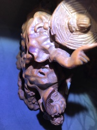 Six figures en bois sculpt&eacute;, Chine, 19/20&egrave;me