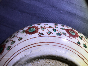 A Chinese wucai wine ewer and two Swatow plates, Ming and later