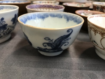 Une collection de 23 tasses et 33 soucoupes en porcelaine de Chine et de Japon, 18/19&egrave;me