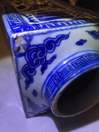 A fine Chinese cong 'cranes and trigrams' vase, Jiajing/Wanli