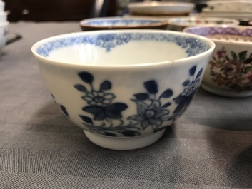 Une collection de 23 tasses et 33 soucoupes en porcelaine de Chine et de Japon, 18/19&egrave;me