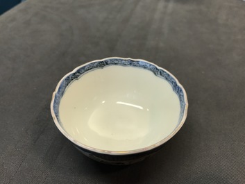 Une collection de 23 tasses et 33 soucoupes en porcelaine de Chine et de Japon, 18/19&egrave;me