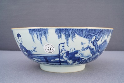 A pair of Chinese blue and white bowls, Yongzheng/Qianlong