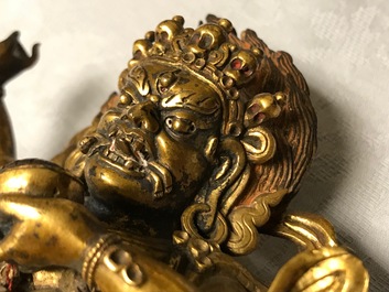 Een verguld bronzen figuur van Palden Lhamo, Tibet, 17e eeuw