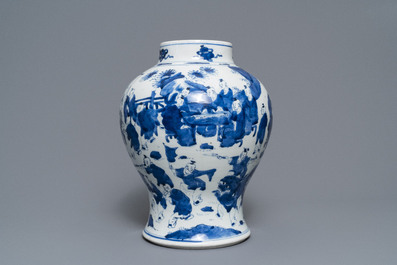 Een Chinese blauw-witte balustervaas met spelende jongens, Kangxi