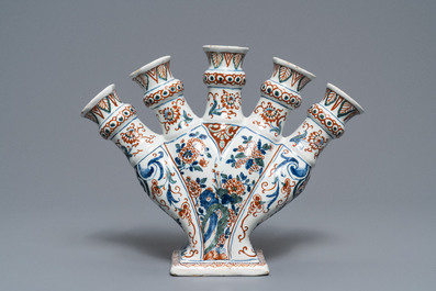 A Dutch Delft cashmere palette tulip vase, 17/18th C.