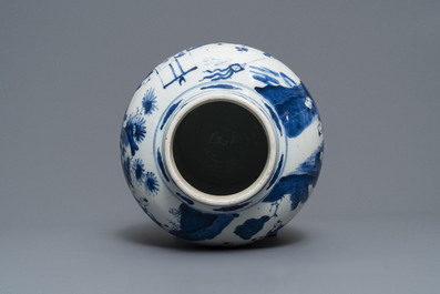 Een Chinese blauw-witte balustervaas met spelende jongens, Kangxi