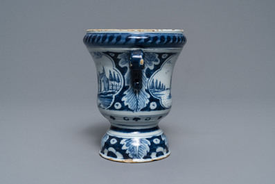 Un pot &agrave; fleurs de type 'campana' en fa&iuml;ence de Delft bleu et blanc, 18&egrave;me