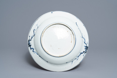 A Chinese blue and white kraak porcelain dish with figures in a landscape, Transitional period