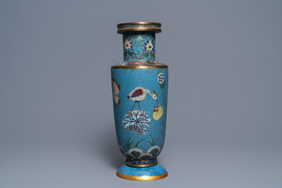 Un vase de forme rouleau et quatre jardini&egrave;res en &eacute;maux cloisonn&eacute;s, Chine, 19/20&egrave;me