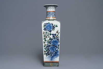 A square Chinese famille verte vase with floral design, 19th C.