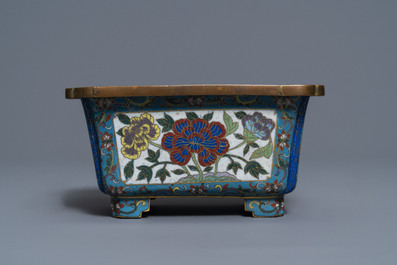 A Chinese cloisonn&eacute; rouleau vase and four jardini&egrave;res, 19/20th C.