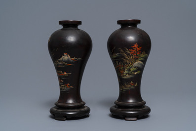 Une paire de vases en laque de Chine, Fujian, R&eacute;publique, 20&egrave;me