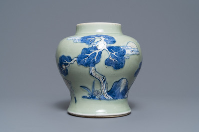 Een Chinese celadon vaas met blauw-wit en onderglazuur rood decor, Kangxi