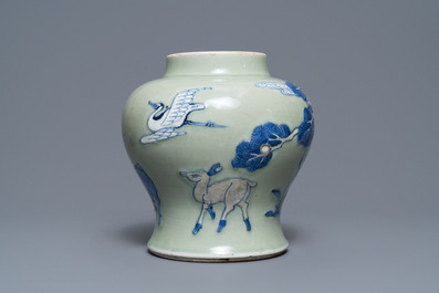 Un vase en porcelaine de Chine &agrave; fond c&eacute;ladon d&eacute;cor&eacute; en bleu, blanc et rouge, Kangxi